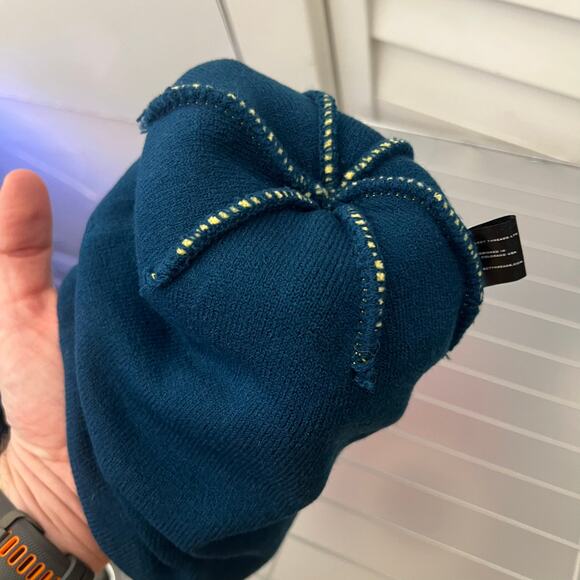 Yellowstone Club YC Unisex Beanie Hat Montana MT Blue Yellow Ski Snow NWOT RARE main image 4